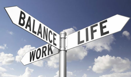 Семь советов, как в праздничный сезон сохранить баланс между работой и жизнью.